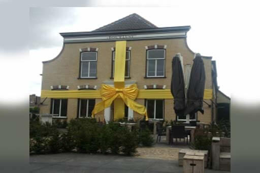 Openingen en onthullingen